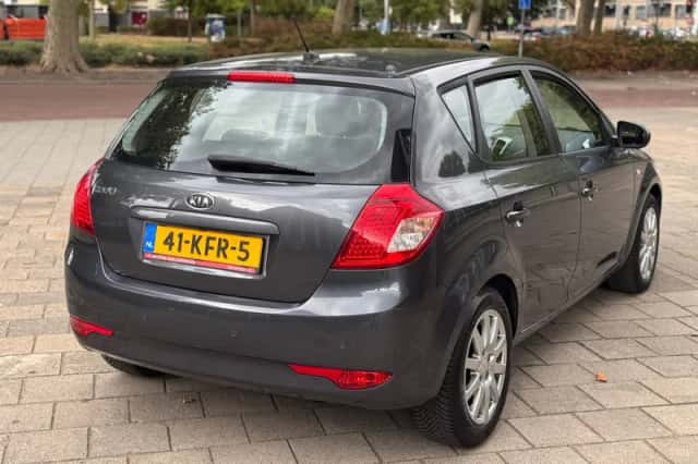 Kia Cee'd (2009) thumbnail 4