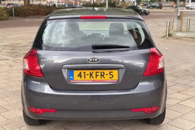 Kia Cee'd (2009) thumbnail 5