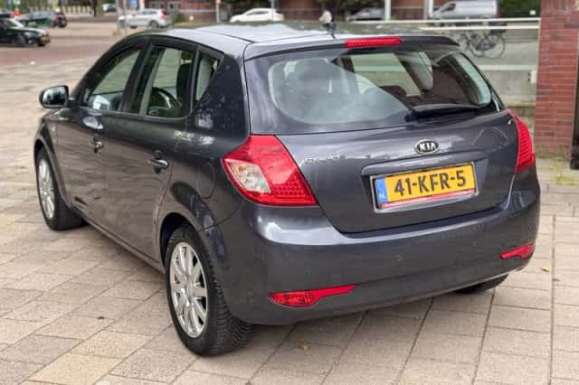 Kia Cee'd (2009) thumbnail 6
