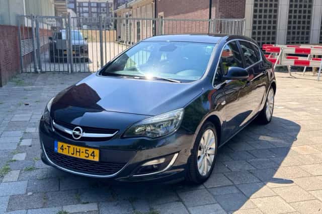 Opel Astra (2014) thumbnail 1