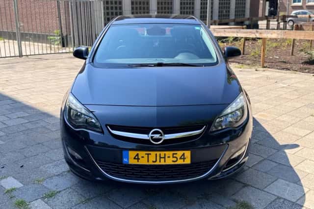 Opel Astra (2014) thumbnail 2