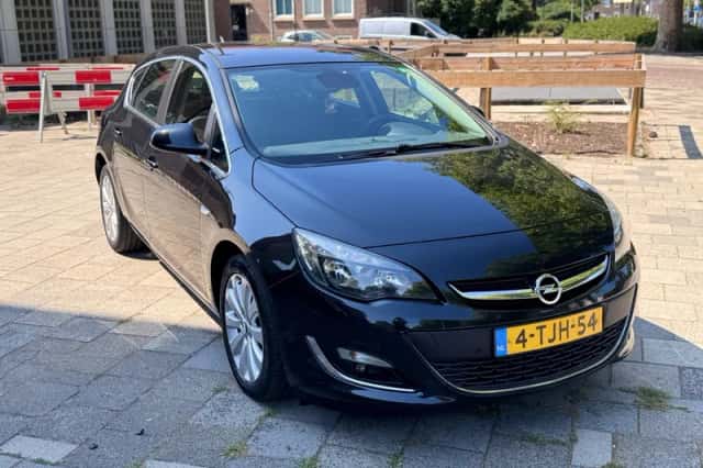 Opel Astra (2014) thumbnail 3
