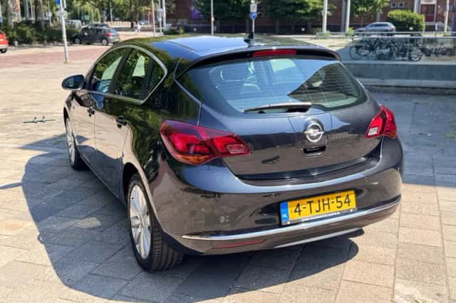 Opel Astra (2014) thumbnail 4