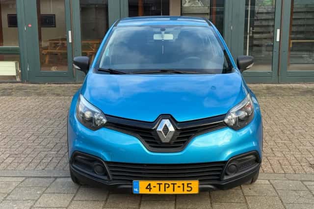 Renault Captur (2014) thumbnail 2