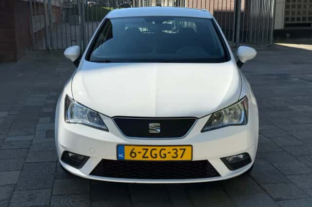 SEAT Ibiza (2015) thumbnail 2