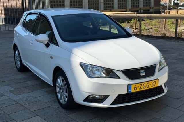SEAT Ibiza (2015) thumbnail 3