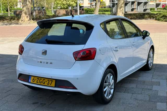 SEAT Ibiza (2015) thumbnail 5