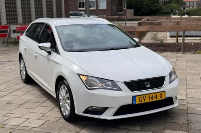 SEAT Leon (2015) thumbnail 3