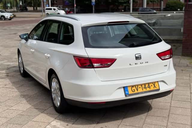SEAT Leon (2015) thumbnail 4