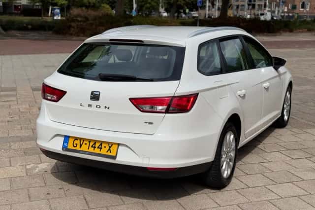 SEAT Leon (2015) thumbnail 6