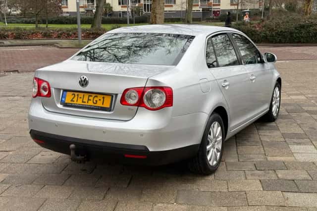 Volkswagen Jetta (2010) thumbnail 5