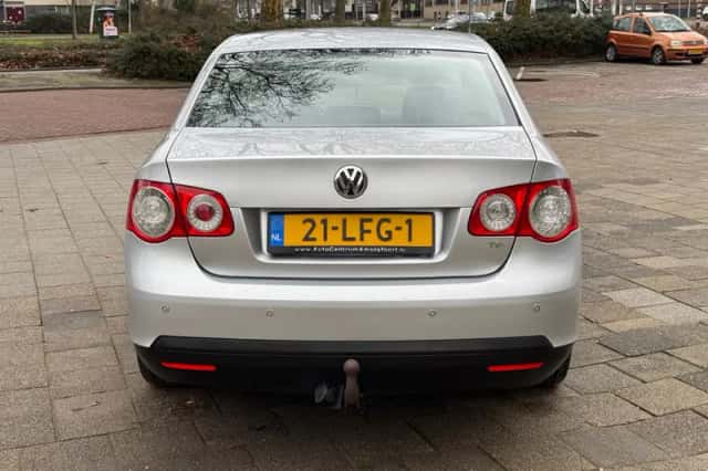 Volkswagen Jetta (2010) thumbnail 6