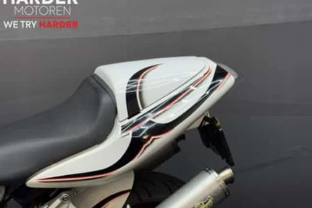 Honda VTR (1998) thumbnail 5