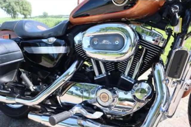 HARLEY-DAVIDSON SPORTSTER (2008) thumbnail 2