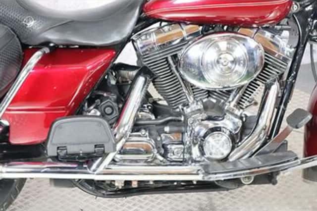 HARLEY-DAVIDSON ROAD (2005) thumbnail 3
