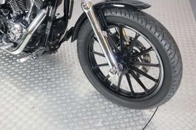 HARLEY-DAVIDSON FXDLI (2005) thumbnail 3