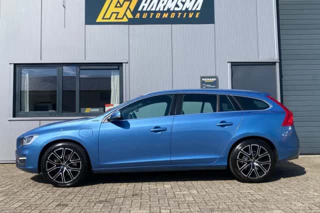 Volvo V60 (2016) thumbnail 2