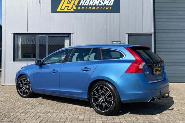 Volvo V60 (2016) thumbnail 3