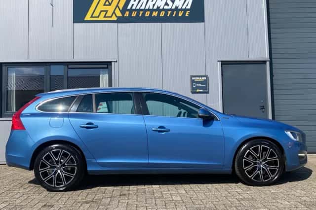Volvo V60 (2016) thumbnail 4