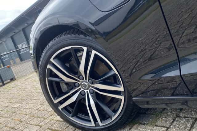Volvo V60 (2022) thumbnail 4