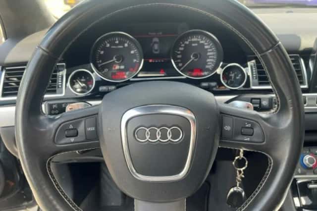 Audi S8 (2006) thumbnail 96