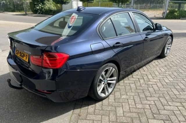 BMW 3-Serie (2012) thumbnail 6