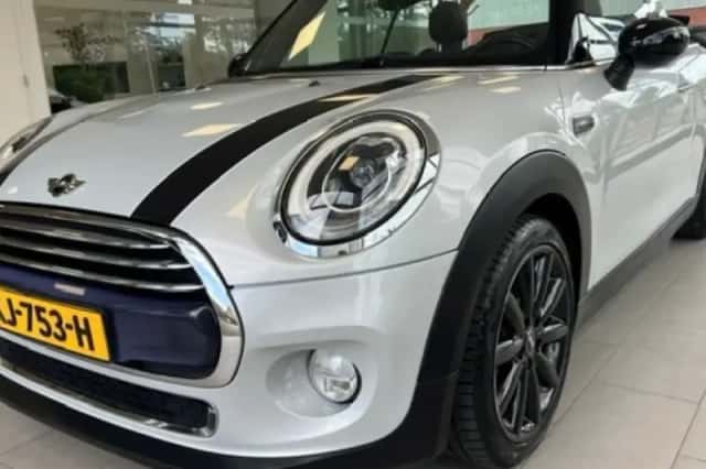 MINI Cabrio (2016) thumbnail 1