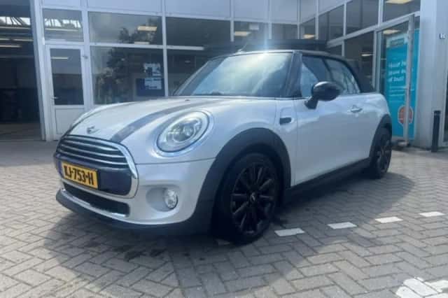 MINI Cabrio (2016) thumbnail 2