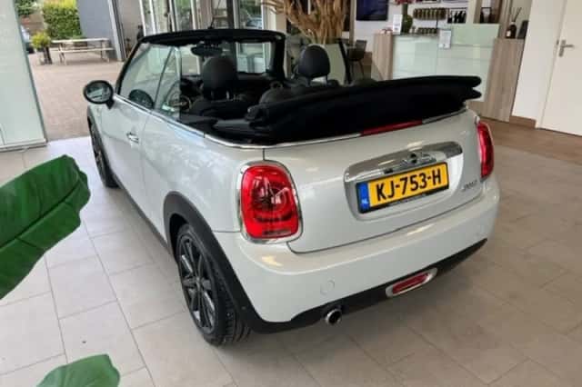 MINI Cabrio (2016) thumbnail 3