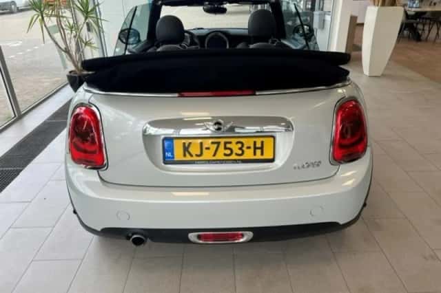 MINI Cabrio (2016) thumbnail 4