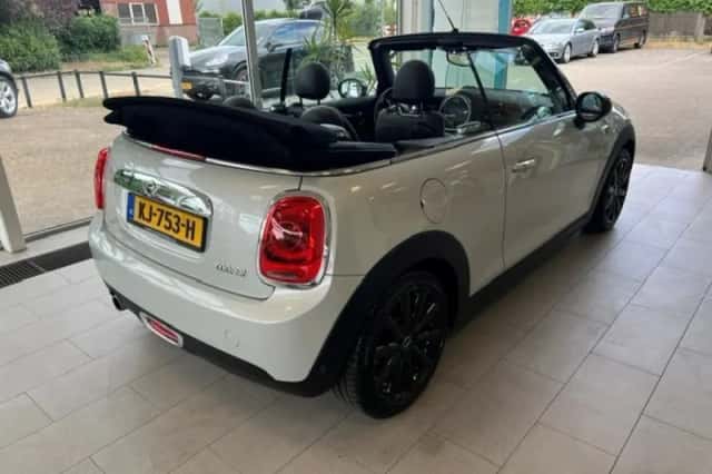 MINI Cabrio (2016) thumbnail 5