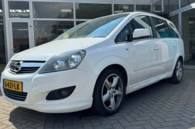 Opel Zafira (2011) thumbnail 1