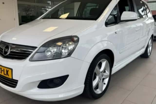 Opel Zafira (2011) thumbnail 1