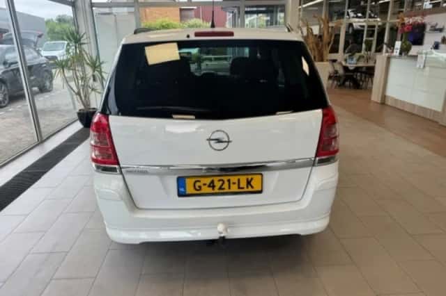 Opel Zafira (2011) thumbnail 4
