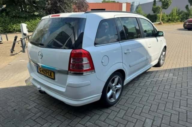 Opel Zafira (2011) thumbnail 5