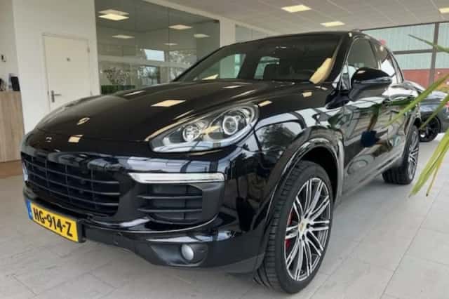 Porsche Cayenne (2015) thumbnail 2