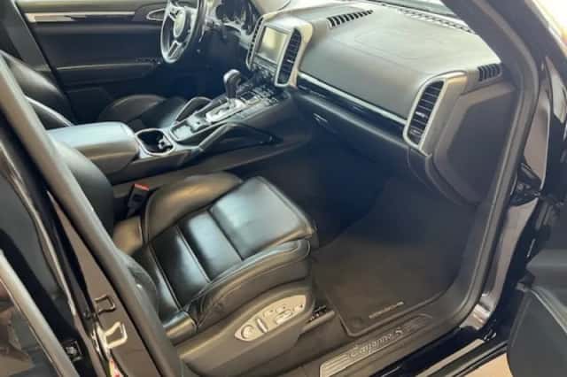 Porsche Cayenne (2015) thumbnail 11