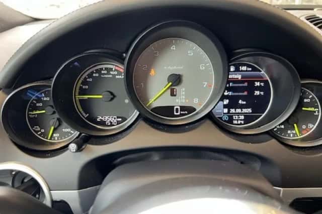 Porsche Cayenne (2015) thumbnail 107