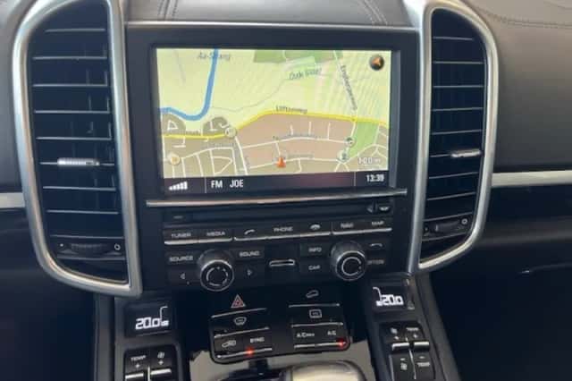 Porsche Cayenne (2015) thumbnail 109