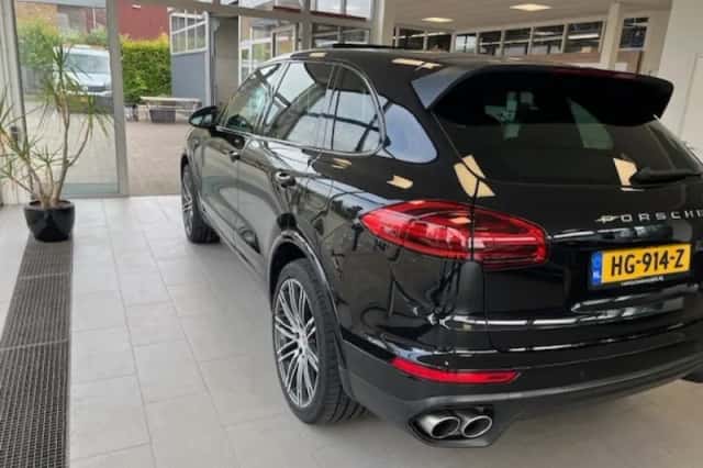 Porsche Cayenne (2015) thumbnail 3