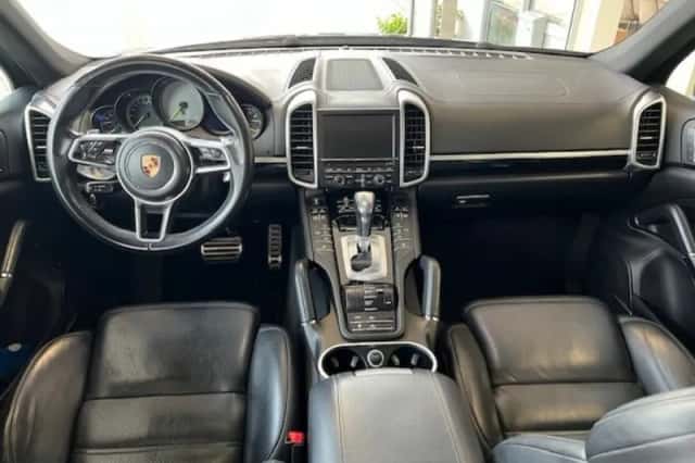 Porsche Cayenne (2015) thumbnail 24