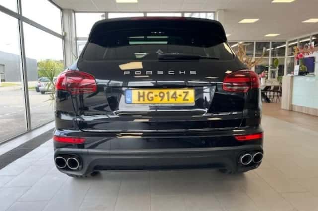 Porsche Cayenne (2015) thumbnail 4