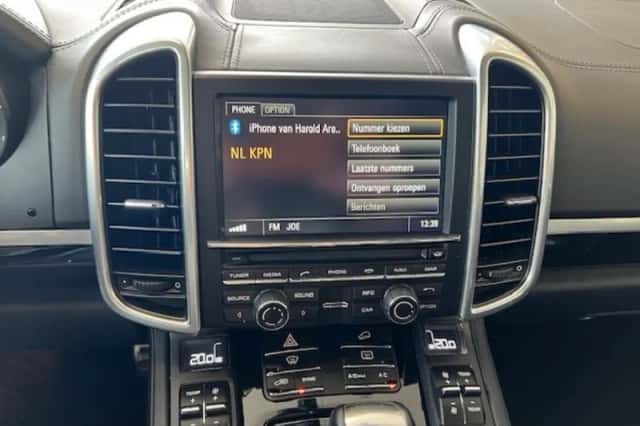 Porsche Cayenne (2015) thumbnail 32