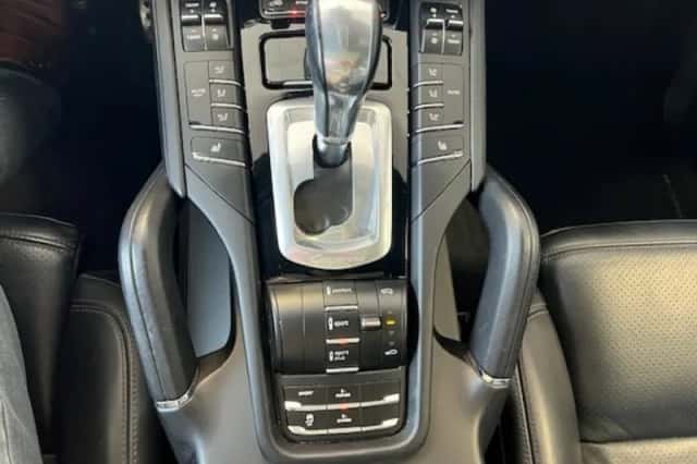 Porsche Cayenne (2015) thumbnail 37