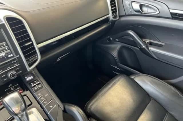 Porsche Cayenne (2015) thumbnail 38