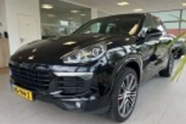 Porsche Cayenne (2015) thumbnail 39