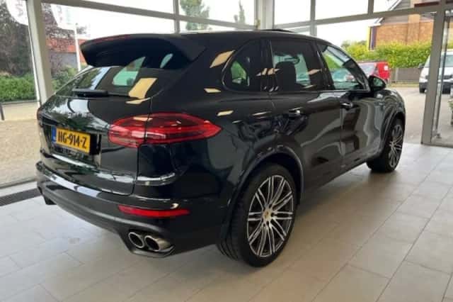 Porsche Cayenne (2015) thumbnail 5