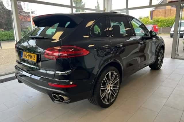 Porsche Cayenne (2015) thumbnail 5