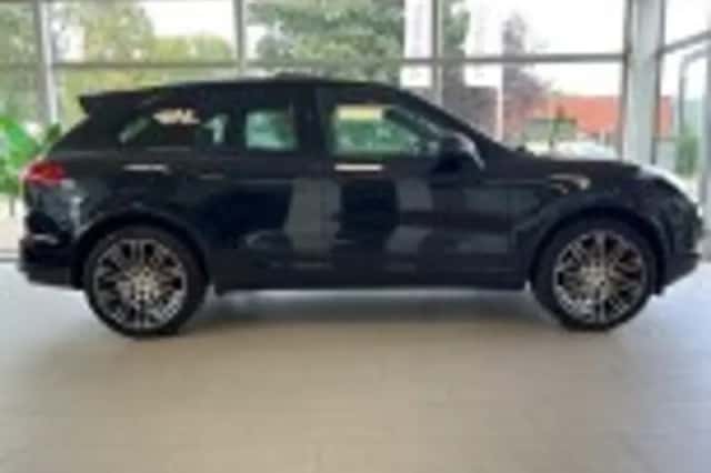 Porsche Cayenne (2015) thumbnail 43