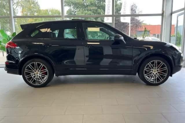 Porsche Cayenne (2015) thumbnail 6